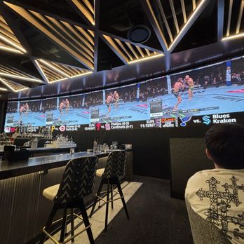 Flanker Kitchen + Sports Bar - Bar & TVs - Sports Bars Near Me - Glendale, Arizona