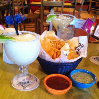 Pappasitos Cantina - Margarita, chips and salsa. - Tex-Mex Near Me - Houston, Texas