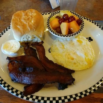 Black Bear Diner - Grants Pass - Bacon, eggs, fruit and a biscuit - American Near Me - Grants Pass, Oregon