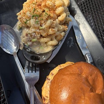 Little Bad Wolf - Mac Large Mac & Cheese burger - American Near Me - Chicago, Illinois