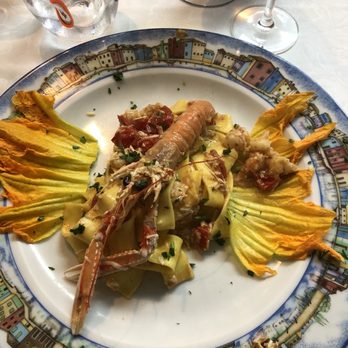 Al Gatto Nero - Spider Crab Pasta. - Italian Near Me - Burano, VE