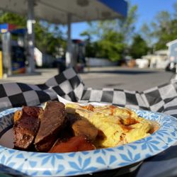 Everyday Joe's - Ham and cheese omelette with potato wedges