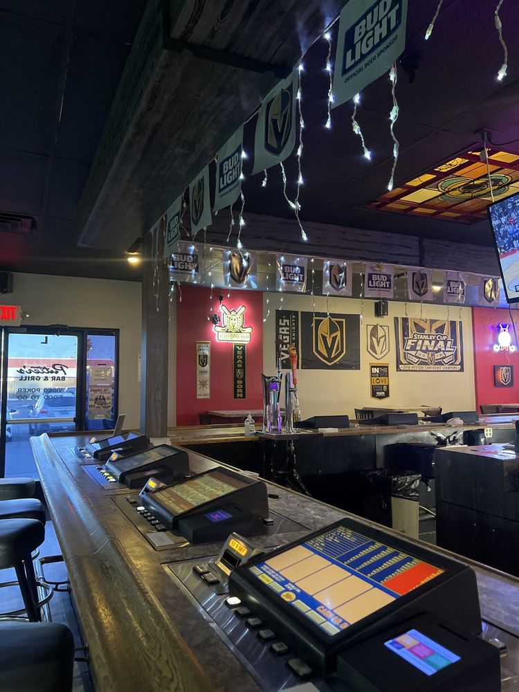 PUTTER’S BAR & GRILL Updated June 2024 10 Photos & 26 Reviews