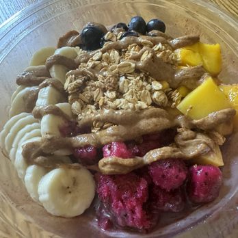 Whata Peach - Exótica Bowl with dragon fruit, mango, and blueberries (substitution for lychee). - Juice Bars & Smoothies Near Me - Granada Hills, California Whata Peach - Exótica Bowl with dragon fruit, mango, and blueberries (substitution for lychee). - Juice Bars & Smoothies Near Me - Granada Hills, California