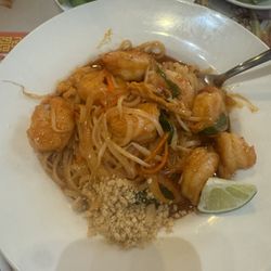 Yurihana Sushi Bar And Pan-Asian Cuisine - Pad Thai