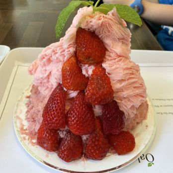 Oakobing - Strawberry Shaved Ice - Ice Cream & Frozen Yogurt Near Me - Pasadena, California