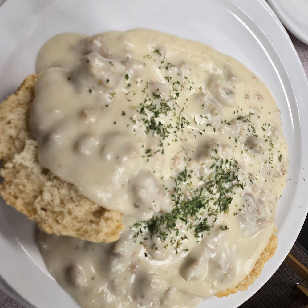 Bette's Place - Yummy biscuits and gravy - Breakfast & Brunch Near Me - Hood River, Oregon Bette's Place - Yummy biscuits and gravy - Breakfast & Brunch Near Me - Hood River, Oregon