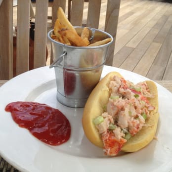 Shipwreck Tavern - Lobster roll - Seafood Near Me - Bayville, New York