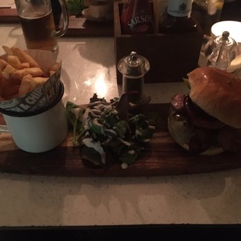 The Mad Hatter - BBQ burger - Bars Near Me - Edinburgh, EDH