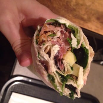 Simple - Wrap : Philadelphia, bacon, olives, oignons frits, fromage - Salad Near Me - Toulouse, 31 Simple - Wrap : Philadelphia, bacon, olives, oignons frits, fromage - Salad Near Me - Toulouse, 31