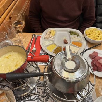 Swiss Chuchi - Hot oil fondue - Fondue Near Me - Zürich, ZH Swiss Chuchi - Hot oil fondue - Fondue Near Me - Zürich, ZH