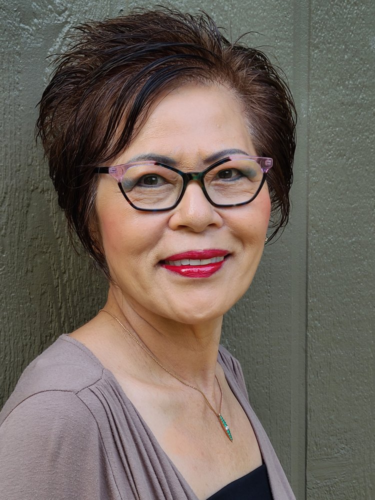 Lee Young's Hair & Greenhouse Logo