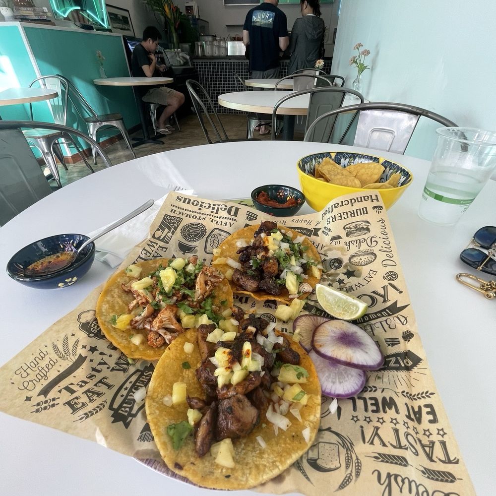 El Azul Taqueria - Tacos Near Me - Honolulu, Hawaii