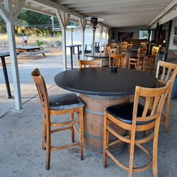 Valencia Club - Covered patio outdoor dining