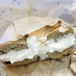 Raisin bagel w/cream cheese