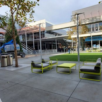 Delarosa Bishop Ranch - Outdoor, indoor/outdoor carpeted play area for kids in front of the restaurant. - Pizza Near Me - San Ramon, California Delarosa Bishop Ranch - Outdoor, indoor/outdoor carpeted play area for kids in front of the restaurant. - Pizza Near Me - San Ramon, California