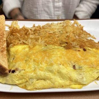 The Roost Cafe - Huge omelette and hash browns - Diners Near Me - Eustace, Texas