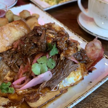 Madres Brunch - Breakfast & Brunch Near Me - Whittier, California