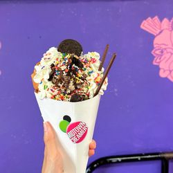 Midtown Creamery - Waffle bubble with cake and peanut butter and free toppings