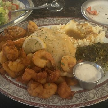 Silvia's Thompsonville Cafe - Fried seafood - Italian Near Me - Enfield, Connecticut