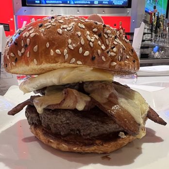 Gordon Ramsay Burger Las Vegas - Farmhouse burger - Burgers Near Me - Las Vegas, Nevada Gordon Ramsay Burger Las Vegas - Farmhouse burger - Burgers Near Me - Las Vegas, Nevada