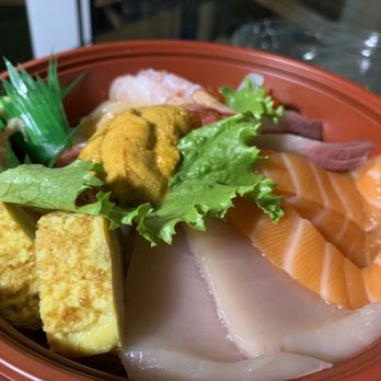 Sushi Bar Kilala - Deluxe chirashi bowl - Sushi Bars Near Me - Burnaby, British Columbia Sushi Bar Kilala - Deluxe chirashi bowl - Sushi Bars Near Me - Burnaby, British Columbia