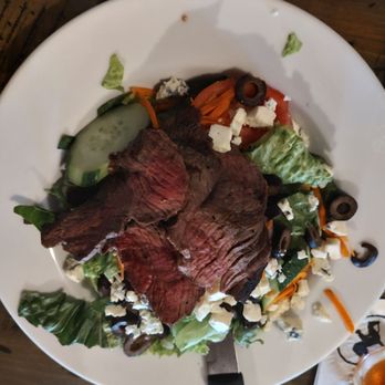 Black Horse Tavern - Steak tip salad - New American Near Me - Bridgton, Maine Black Horse Tavern - Steak tip salad - New American Near Me - Bridgton, Maine