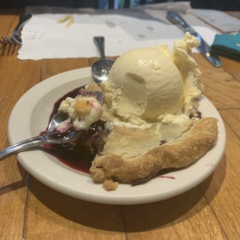 Copper Creek - BlackBerry Pie and Vanilla Ice cream - Hotels Near Me - Ashford, Washington