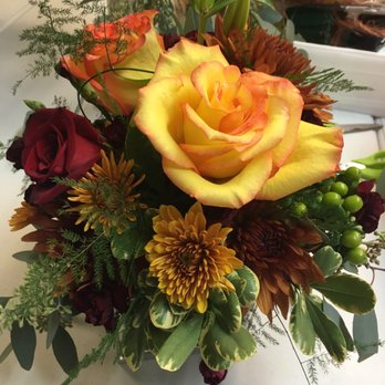 Hilda's Flower Company - Thanksgiving Centerpiece class - Florists Near Me - Lutz, Florida