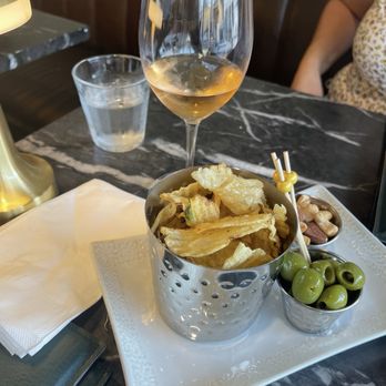 Sips Wine Bar - Rose and snacks - Wine Bars Near Me - Safety Harbor, Florida Sips Wine Bar - Rose and snacks - Wine Bars Near Me - Safety Harbor, Florida