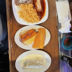 Los Campos Mexican Restaurant - Enchiladas and tamales