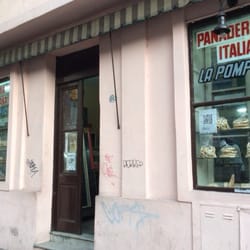 Pasa el tiempo y se mantienen intactas la fachada y la vidriera