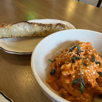 Grazie Nonna - Vodka Sauce Macaroni and Garlic Bread - Italian Near Me - Washington, DC, District of Columbia