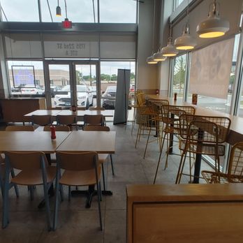 Smashburger - Front dining area - Burgers Near Me - Oak Brook, Illinois Smashburger - Front dining area - Burgers Near Me - Oak Brook, Illinois