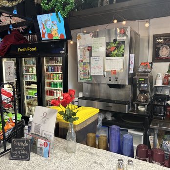 Mels Diner - Beverage cooler - Diners Near Me - Mingus, Texas