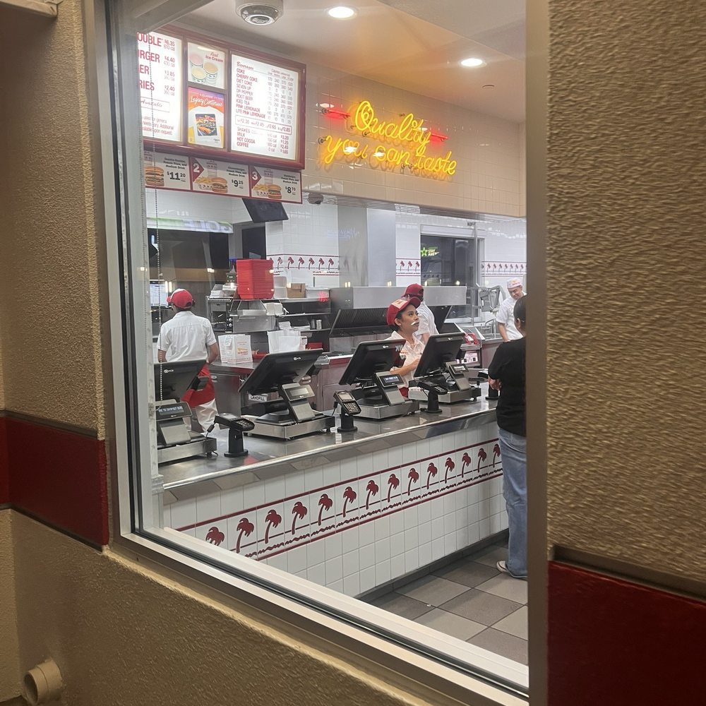 In-N-Out Burger - Service counter - Burgers Near Me - El Segundo, California In-N-Out Burger - Service counter - Burgers Near Me - El Segundo, California