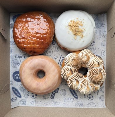 Doce Donut Co by null