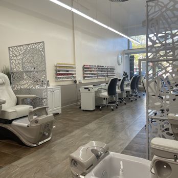 17 Jewels Nail Spa - Inside - Nail Salons Near Me - Oakland, California