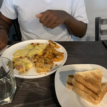 Estimes Cafe - Western omelette - Breakfast & Brunch Near Me - Colonia, New Jersey Estimes Cafe - Western omelette - Breakfast & Brunch Near Me - Colonia, New Jersey
