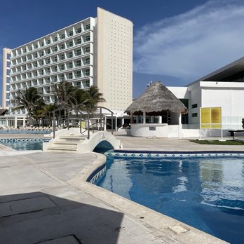 Krystal Cancún - Part of the poo area - Resorts Near Me - Cancún, ROO Krystal Cancún - Part of the poo area - Resorts Near Me - Cancún, ROO