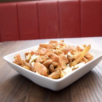 Kirkland Resto Bar - Butter chicken poutine - Canadian (New) Near Me - Pierrefonds, Quebec