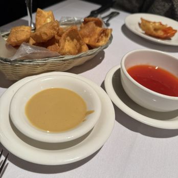 Hunan Taste - Fried noodles with Chinese mustard and duck sauce for the table - Chinese Near Me - Greenvale, New York Hunan Taste - Fried noodles with Chinese mustard and duck sauce for the table - Chinese Near Me - Greenvale, New York
