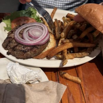 Everybody's Brewing - Burger - Brewpubs Near Me - White Salmon, Washington Everybody's Brewing - Burger - Brewpubs Near Me - White Salmon, Washington