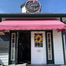 Sweet things candy shop in Smithville village