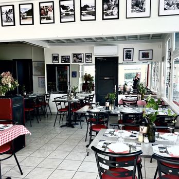 Lepierrefitte - Main dining area bright and clear - Bars Near Me - Rônai, 61 Lepierrefitte - Main dining area bright and clear - Bars Near Me - Rônai, 61