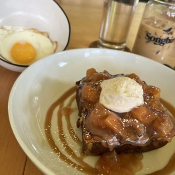 Songbird - Farm Toast with peach topping and a fried egg on the side - Breakfast & Brunch Near Me - St. Louis, Missouri Songbird - Farm Toast with peach topping and a fried egg on the side - Breakfast & Brunch Near Me - St. Louis, Missouri