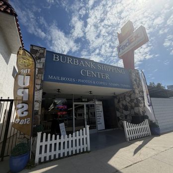 Burbank Shipping Center - Outside - Shipping Centers Near Me - Burbank, California Burbank Shipping Center - Outside - Shipping Centers Near Me - Burbank, California