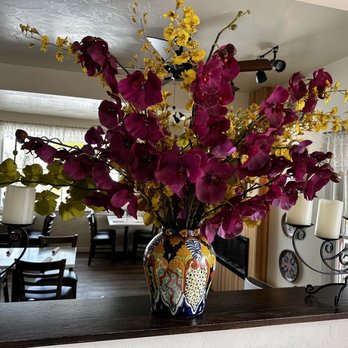 La Playa Azul Cafe - a vase of flowers on a table - Mexican Near Me - Santa Barbara, California La Playa Azul Cafe - a vase of flowers on a table - Mexican Near Me - Santa Barbara, California