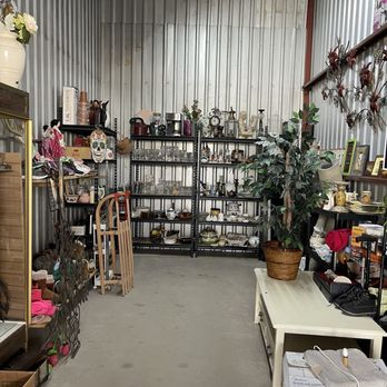 American British Antiques - 1/2 unit - Antiques Near Me - San Angelo, Texas American British Antiques - 1/2 unit - Antiques Near Me - San Angelo, Texas