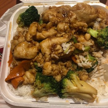 Ming Wok - Chicken and broccoli - Chinese Near Me - Wilmington, North Carolina